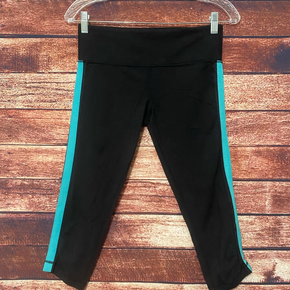 Lululemon cropped leggings. Size 6.